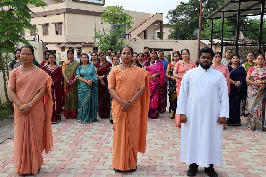 Sisters, clergy and staff